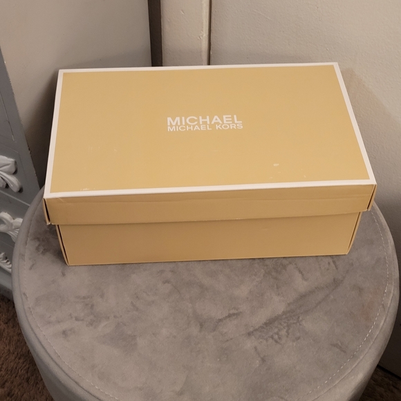 Michael Kors loafers two tone brown tan gold large emblem size 6 - Picture 2 of 14